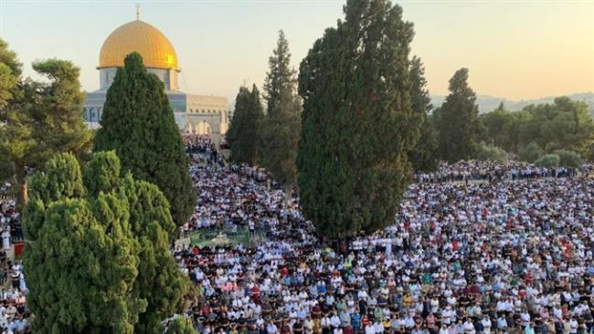 45 ألفا يؤدون صلاة الجمعة في المسجد الأقصى