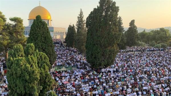 45 ألفا يؤدون صلاة الجمعة في المسجد الأقصى
