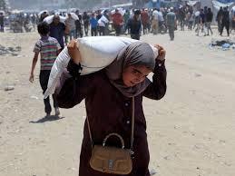   هآرتس: جنود إسرائيليون يطلقون النار على فلسطينيين عزل قرب مواقع توزيع المساعدات بغزة