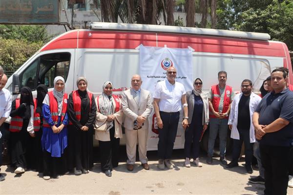 محافظ القليوبية يدعو المواطنين ومؤسسات المجتمع المدني للمشاركة فى حملات التبرع بالدم : مشاركتكم حياة