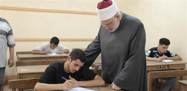 وكيل الأزهر يتفقد لجان الشهادة الثانوية بقليوب ويشيد بالتزام الطلاب وانضباط اللجان