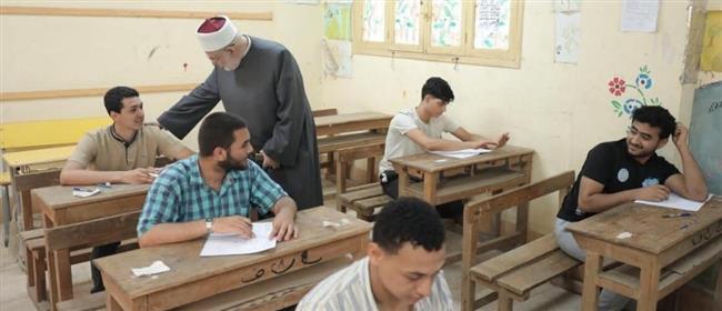 قيادات الأزهر يتابعون امتحان اللغة الإنجليزية لطلاب القسم العلمي بجميع المحافظات 