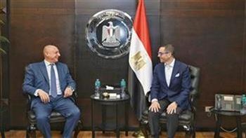   وزير الاستثمار يبحث مع «مسؤولي أبل» فرص الاستثمار في مصر