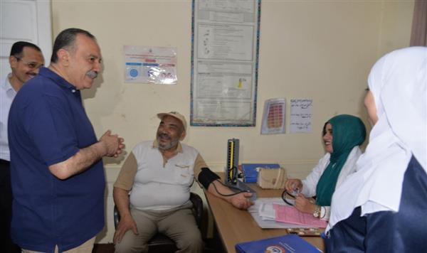 محافظ أسيوط يتفقد المركز الصحي الحضري لمتابعة مستوى الخدمات الطبية المقدمة