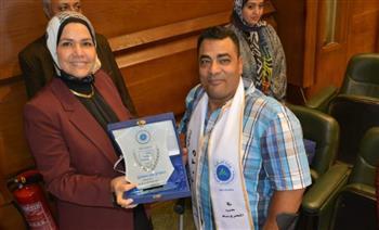 "الضرائب" تكرم العاملين الفائزين بالمسابقات الدينية
