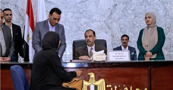 محافظ سوهاج يعقد اللقاء الجماهيري الأسبوعي للاستماع إلى شكاوى وطلبات المواطنين