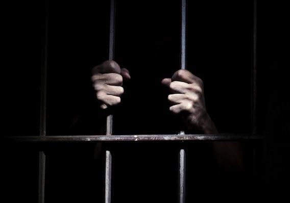 السجن 15 سنة لـ6 متهمين باستعراض القوة وإحراز سلاح نارى بسوهاج