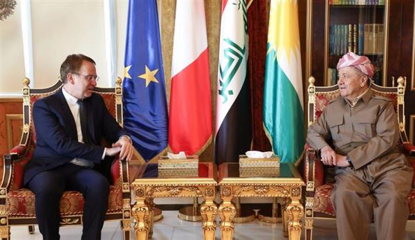 بارزاني والسفير الفرنسي يناقشان قضايا المنطقة ومفاوضات أربيل وبغداد