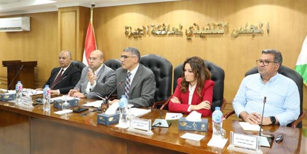 محافظ الجيزة يناقش ملفات التصالح والتقنين والخطة الاستثمارية وتراخيص المحال
