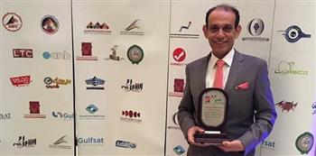   مشرف إذاعة الأغاني يحصد الجائزة الذهبية عن برنامجه "خضراء على الكوكب الأزرق"