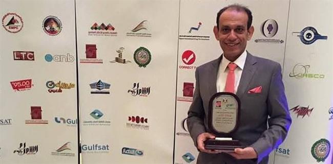 مشرف إذاعة الأغاني يحصد الجائزة الذهبية عن برنامجه "خضراء على الكوكب الأزرق"