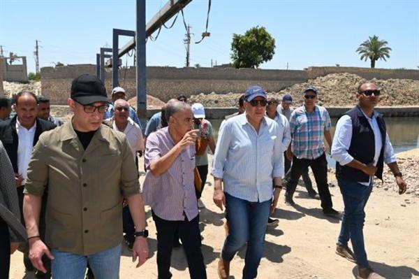 وزير الري يتفقد محطات الرفع والمنشآت المائية بالفيوم