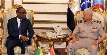   وزير الدفاع يلتقى وزير خارجية بنين 