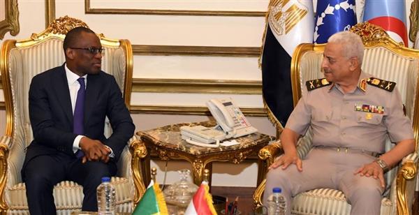 وزير الدفاع يلتقى وزير خارجية بنين