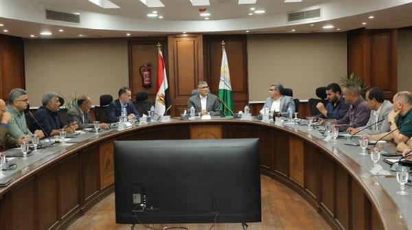 محافظ الجيزة : التحفظ على المعدات المستخدمة في البناء المخالف لردع المخالفين