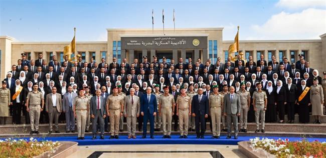 الأكاديمية العسكرية تحتفل بتخرج دورتين لمهندسي وزارة الموارد المائية والرى والمركز الوطني لتخطيط