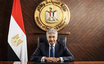   وزير السياحة يواصل متابعته المستمرة لتصعيد حجاج السياحة إلى عرفات