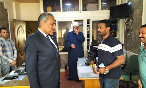 شعيب يوجه بتيسير مزيد من سيارات الأجرة لنقل الركاب من مطروح للمحافظات
