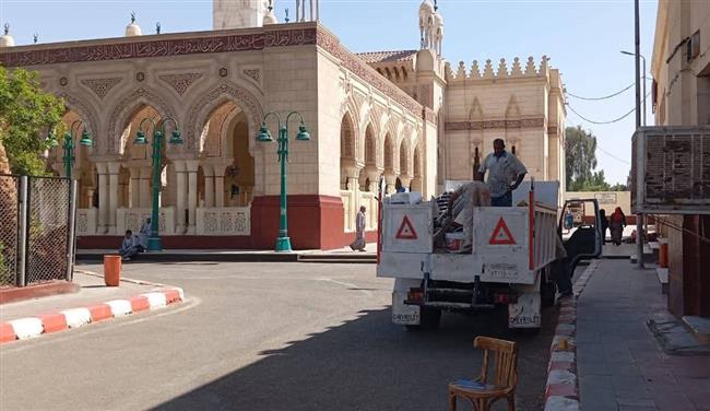 "محلية قنا" تستعد لتجهيز ساحة مسجد سيدي عبد الرحيم القنائي لصلاة عيد الأضحى
