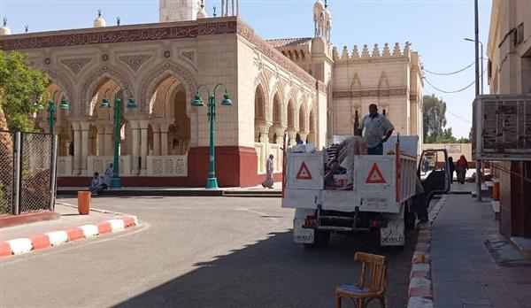 "محلية قنا" تستعد لتجهيز ساحة مسجد سيدي عبد الرحيم القنائي لصلاة عيد الأضحى