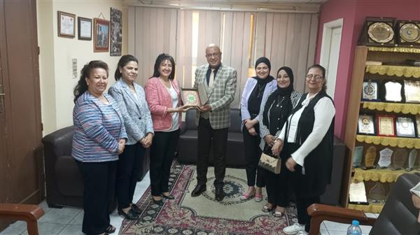 "باخوم"  عضو مجلس النواب تقدم التهنئة لوكيل  صحة قنا  بمناسبة عيد الأضحى المبارك.