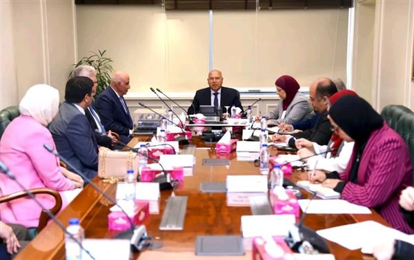 وزير الصناعة والنقل يبحث إنشاء مجمع صناعي لتوطين صناعة مكونات الكباري والأنفاق