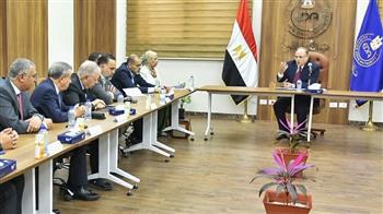   رئيس هيئة الدواء المصرية يعقد اجتماعاً مع ممثلي شركات توزيع الأدوية