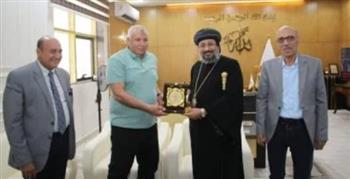   محافظ الوادى الجديد يستقبل أسقف عام المحافظة ووفد كنسى للتهنئة بعيد الأضحى