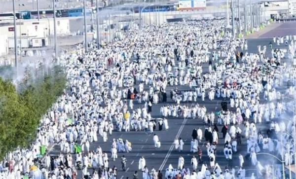 حجاج الجمعيات الأهلية يتوجهون إلى مزدلفة مع غروب شمس عرفة