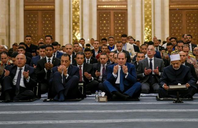 الرئيس السيسي يؤدى صلاة عيد الأضحى بمركز مصر الثقافي الإسلامي