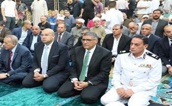 محافظ الجيزة يؤدي صلاة عيد الأضحى المبارك بساحة مسجد مصطفى محمود