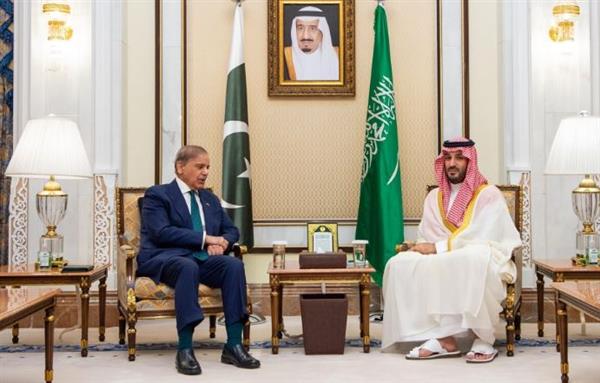 ولي العهد السعودي ورئيس الوزراء الباكستاني يبحثان آفاق التعاون الثنائي والتطورات الإقليمية
