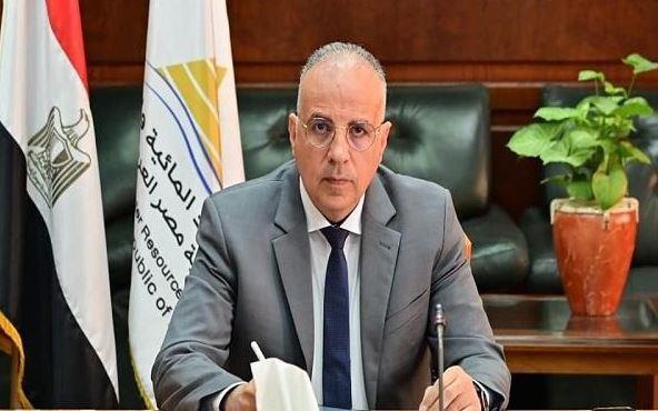 وزير الري يوجه باستمرار متابعة حالة المصارف الزراعية ومحطات المياه بالمحافظات