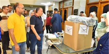   محافظ أسيوط يشارك في توزيع "جهاز عروسة" لـ15 فتاة من الأسر الأولى بالرعاية