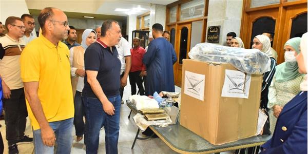 محافظ أسيوط يشارك في توزيع "جهاز عروسة" لـ15 فتاة من الأسر الأولى بالرعاية