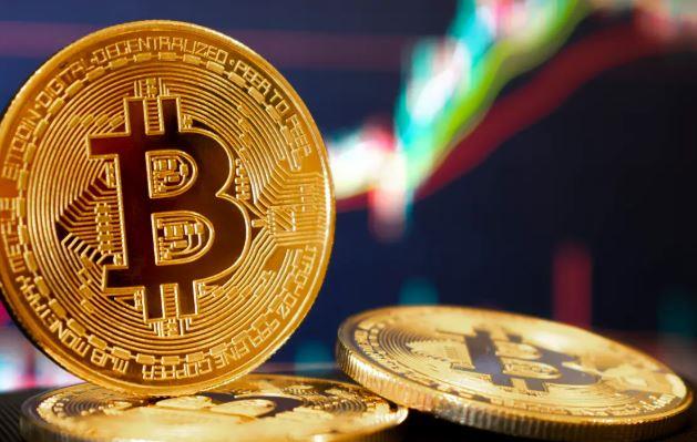 "بيتكوين" تقفز بدعم من توقعات الفيدرالي وتتجاوز 105 آلاف دولار