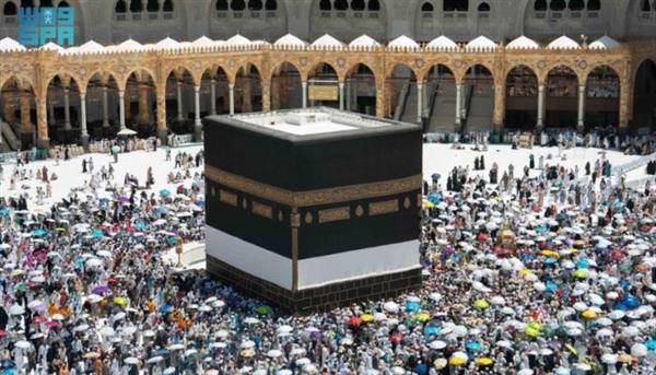 الحجاج "المتعجلون" يؤدون طواف الوداع بيسر وطمأنينة