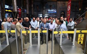   وزير النقل في جولة مفاجئة بمحطتي رمسيس والشهداء: راحة الراكب أولوية 