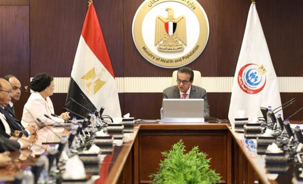 وزير الصحة يؤكد على أهمية تأهيل الكوادر الإدارية والطبية للعاملين في القطاع الصحي