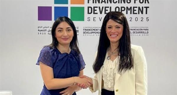 وزيرة التخطيط تعقد جلسة مباحثات موسعة مع نظيرتها الألمانية