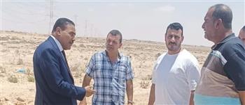   محافظ مطروح يتفقد أعمال التطوير على جانبى طريق مطار العلمين الدولى