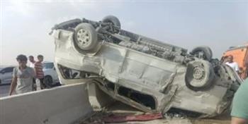   مصرع وإصابة 15 شخصا إثر انقلاب سيارة على طريق السخنة السويس