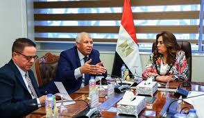   وزيرة التنمية المحلية تتابع مع محافظ الوادي الجديد مستجدات إنشاء مركز الحرير