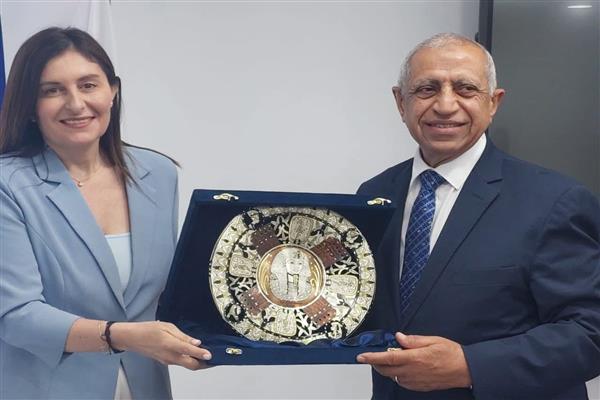 نائبة وزير النقل البحري القبرصية تستقبل رئيس الأكاديمية العربية  لتعزيز التعاون المشترك