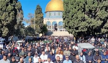   ‎50 ألفًا يؤدون صلاة الجمعة في المسجد الأقصى تحت إجراءات عسكرية مشددة