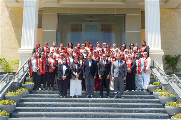 محافظ الإسكندرية يشهد ختام الدفعة الثالثة من برنامج "المرأة تقود في المحافظات المصرية"