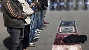   الشروط والضوابط الشرعية.. حكم الصلاة بالحذاء