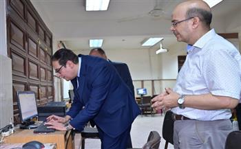   رئيس جامعة القاهرة يتفقد معامل التنسيق الإلكتروني بعدة كليات