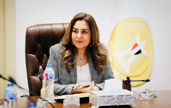 وزيرة التنمية المحلية توجه المحافظات بتيسير مشاركة صاحبات الحرف اليدوية في المعارض الدائمة