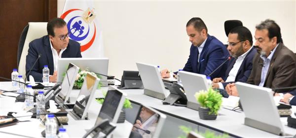 وزير الصحة يناقش عددا من الإجراءات لتعزيز جودة الخدمات الصحية المقدمة للمواطنين